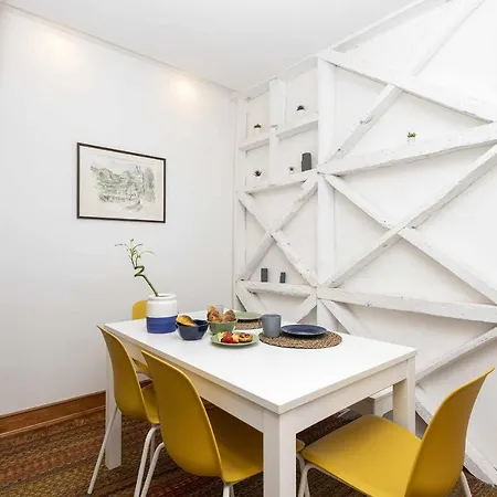 Typical Portuguese In Sao Bento Apartment *
