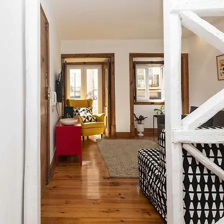 Typical Portuguese In Sao Bento Appartement *